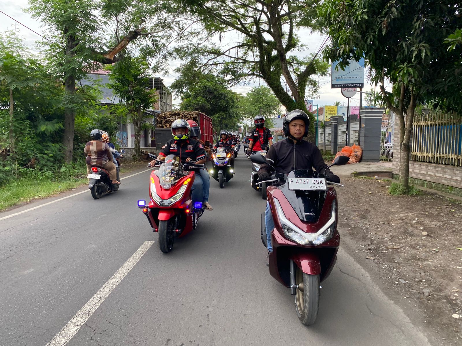 Semangat Kebersamaan di Community Gathering: Komunitas Honda PCX Meriahkan Peluncuran New Honda PCX160.